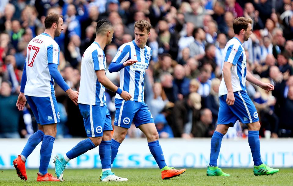  Solly March celebrates his strike along with his Brighton team-mates