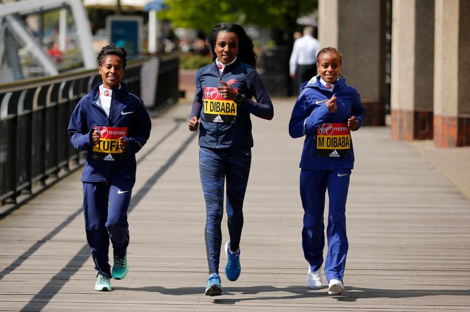  Tigist Tufa on the left with the other favourites Tirunesh Dibaba and Mare Dibaba