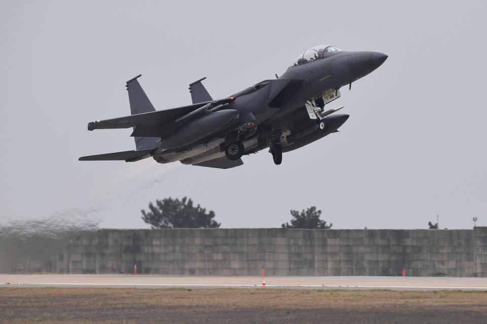  A South Korean F-15K jet fighter takes off during the 'Max Thunder' operation