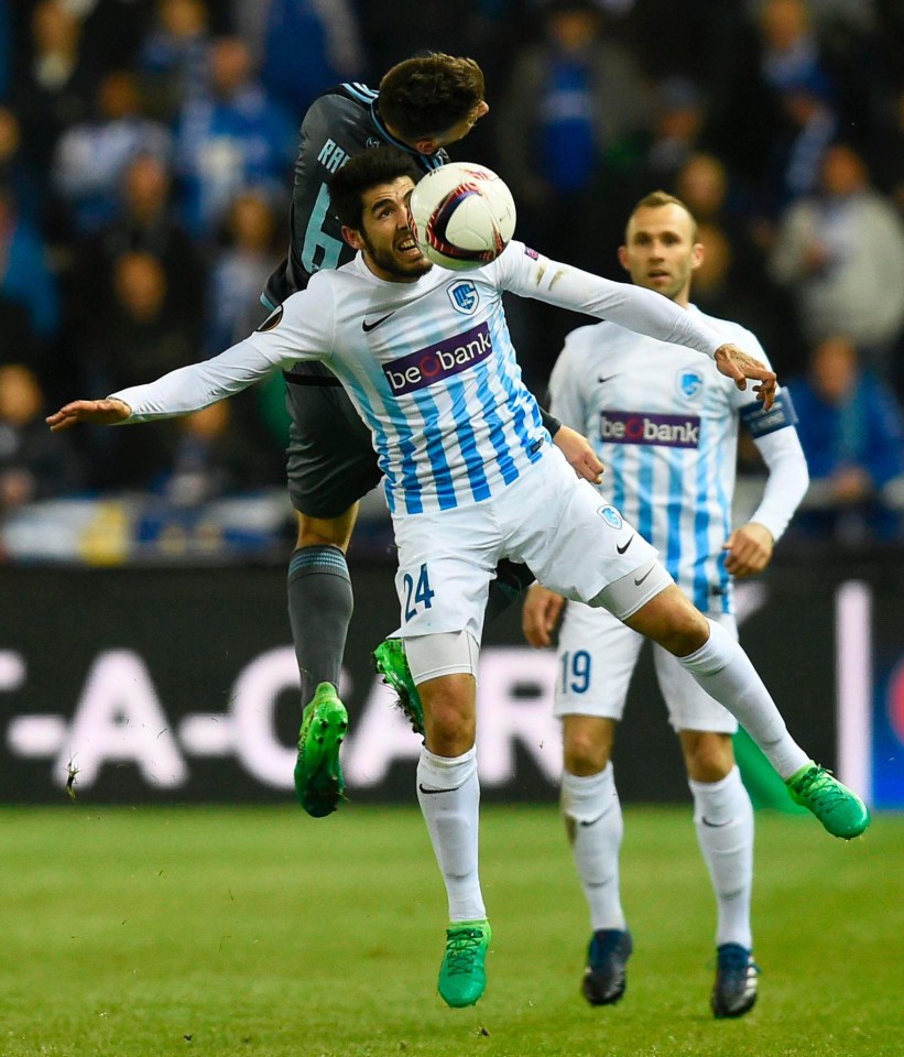 Celta midfielder Nemanja Radoja (L) leaps with Genk star Alejandro Pozuelo (R)