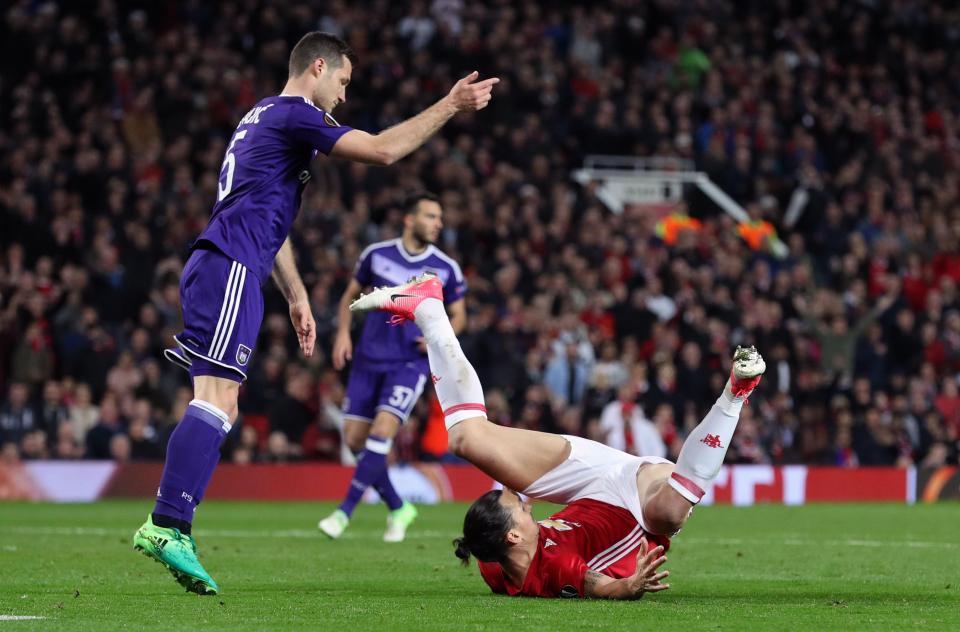  Zlatan Ibrahimovic landed awkwardly in Manchester United's Europa League clash