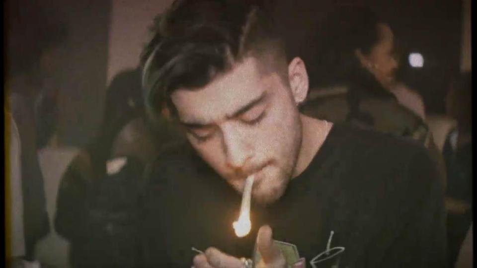  Zayn can be seen going for a cigarette in the video