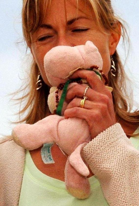  Kate McCann with missing daughter Madeleine McCann's Cuddle Cat