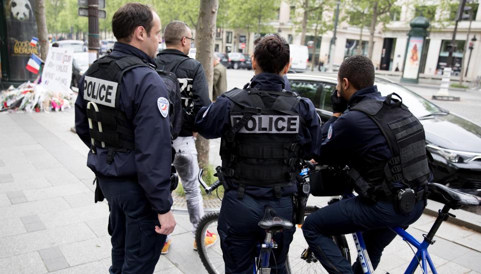  Armed cops are not allowed to protect polling stations during the French election