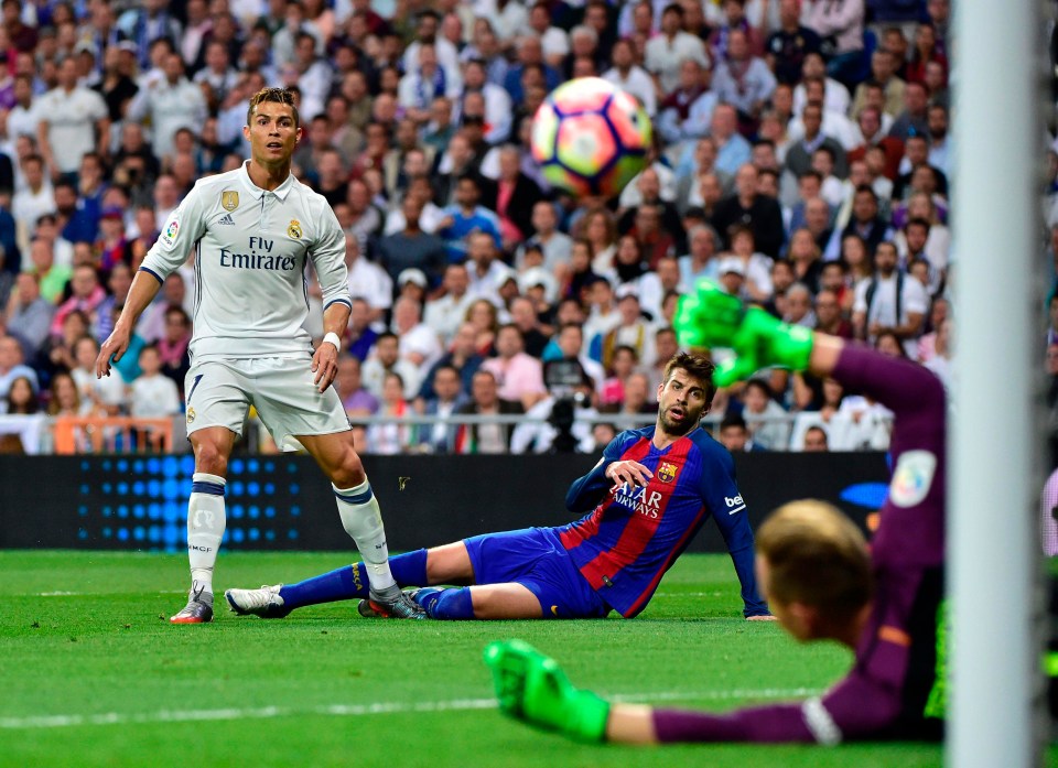 Ronaldo watches a stinging strike pushed away from Marc-Andre Ter Stegen