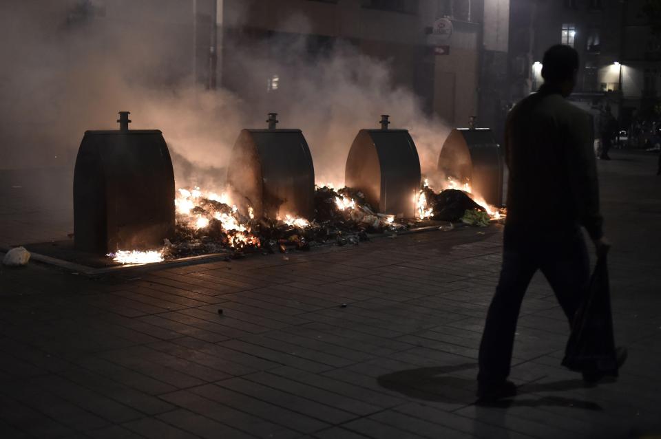  Areas in the streets of Paris burned as protesters demonstrated against Marine Le Pen's gain