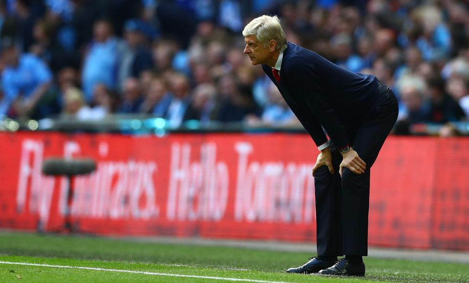  Arsene Wenger watches on during Arsenal's FA Cup semi-final against Manchester City