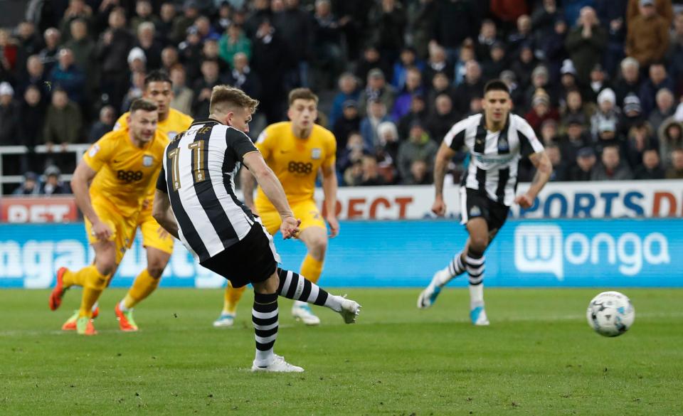  Matt Ritchie stepped up with the weight of St James' Park on his shoulders to take the penalty