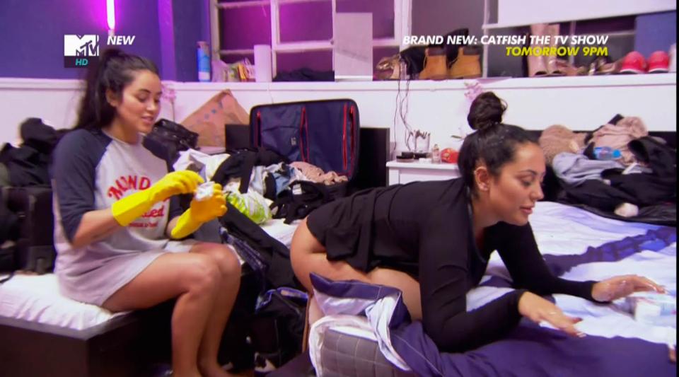  Marnie Simpson gave her cousin Sophie Kasaei a helping hand on Geordie Shore