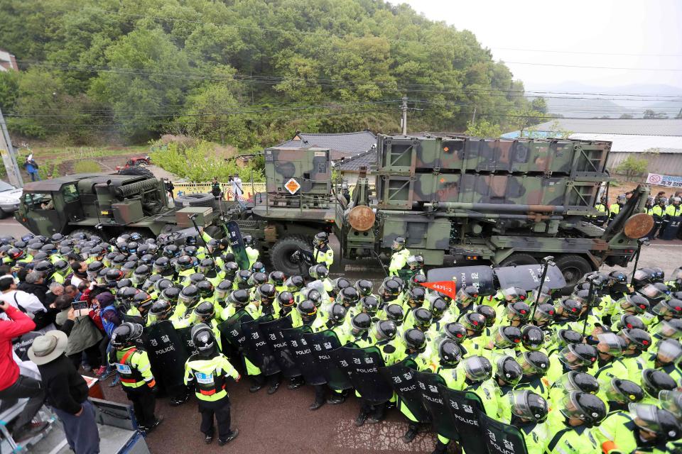  Six trailers carrying the THAAD anti-missile systems arrived for their deployment at a golf course