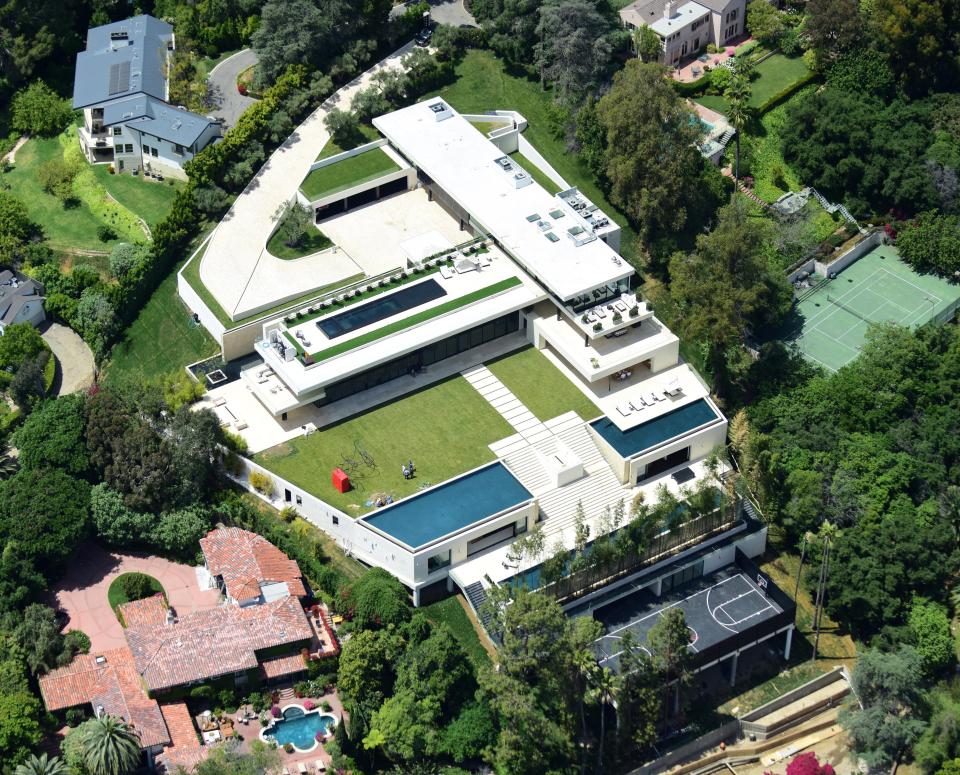  Beyonce and Jay Z are said to have offered £94 million on a new mansion