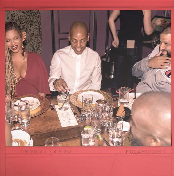 Beyoncé was all smiles as she sat at the table