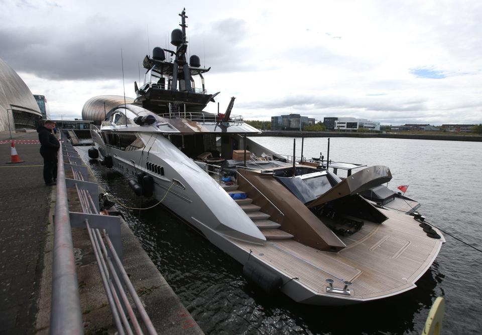  The Lady M is powered by two engines and can hit a top speed of 28 knots