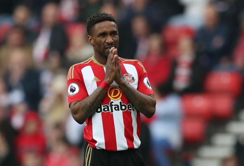  Jermain Defoe cannot believe his early chance has gone begging