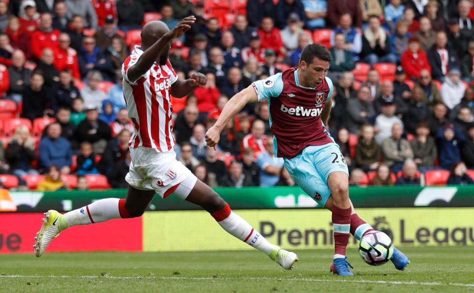  Jonathan Calleri missed a glorious chance with a rabona