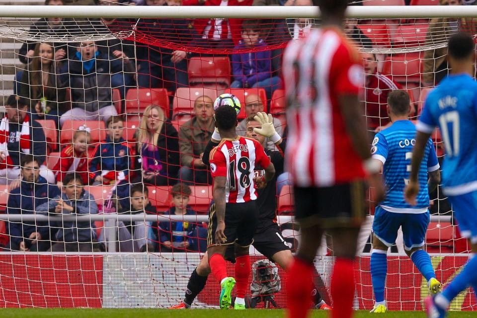  Jermain Defoe sees his point-blank shot saved by Artur Boruc in the Bournemouth goal