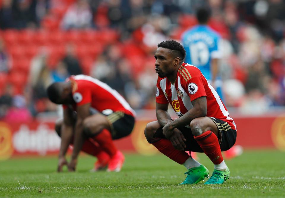  Jermain Defoe and Victor Anichebe suffer the pain of relegation