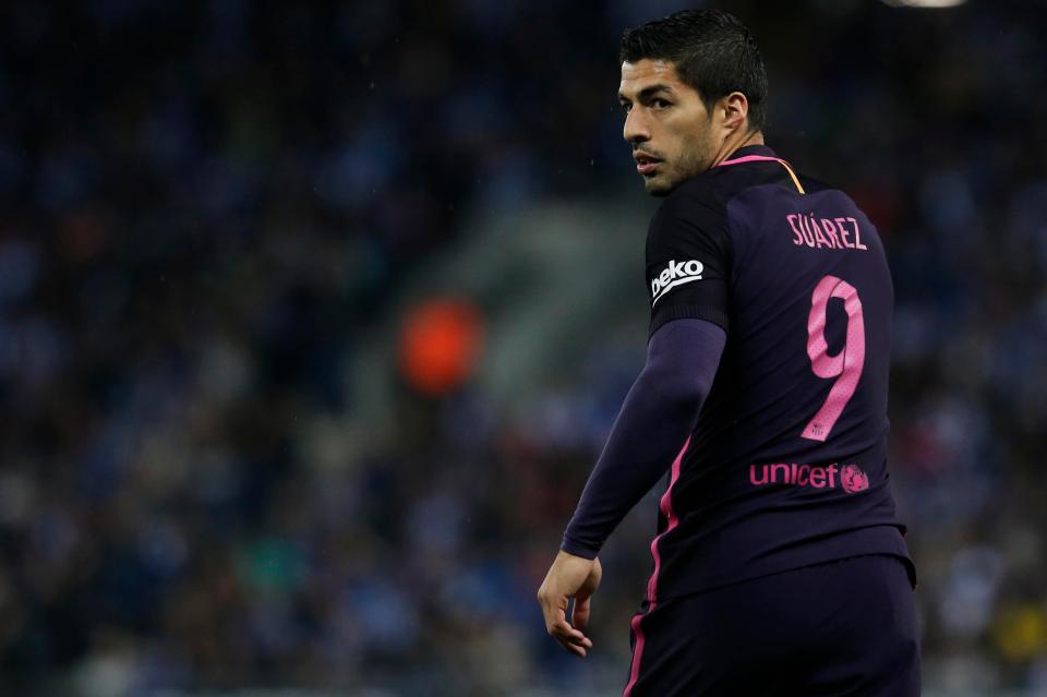  Luis Suarez had a quiet first half by his standards against Espanyol as Barcelona struggled in the derby