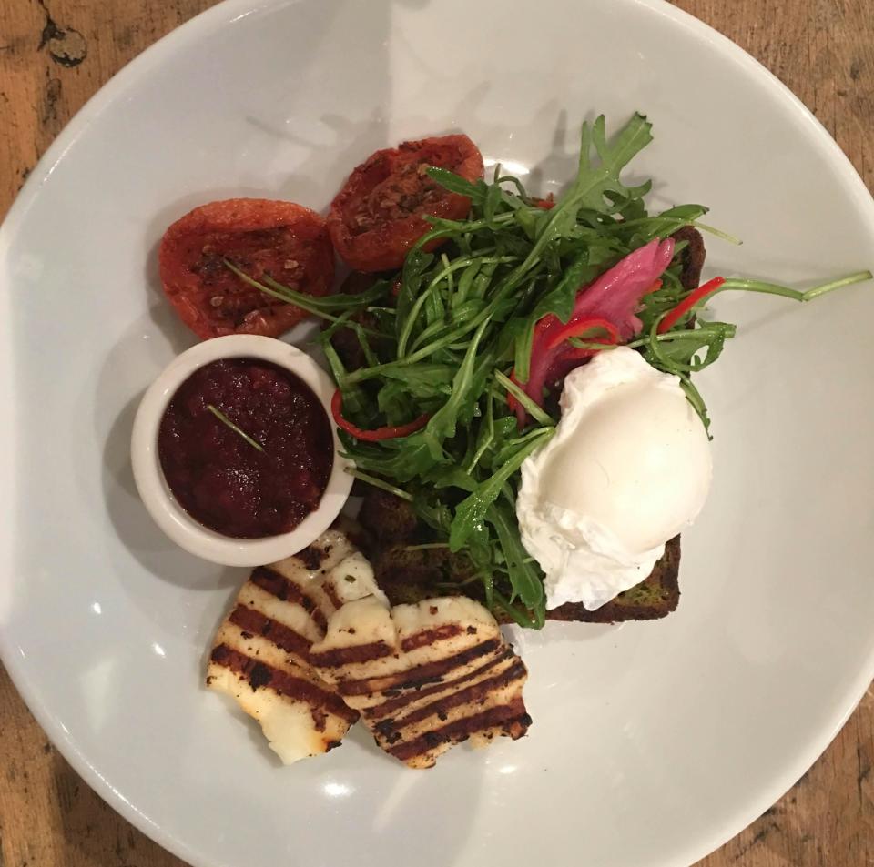  Megan stuck to her health kick at brunch with friends, ordering kale bread with grilled tomato and eggs