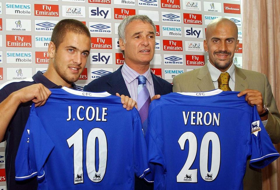  Claudio Ranieri welcomes Joe Cole and Juan Sebastian Veron to Chelsea