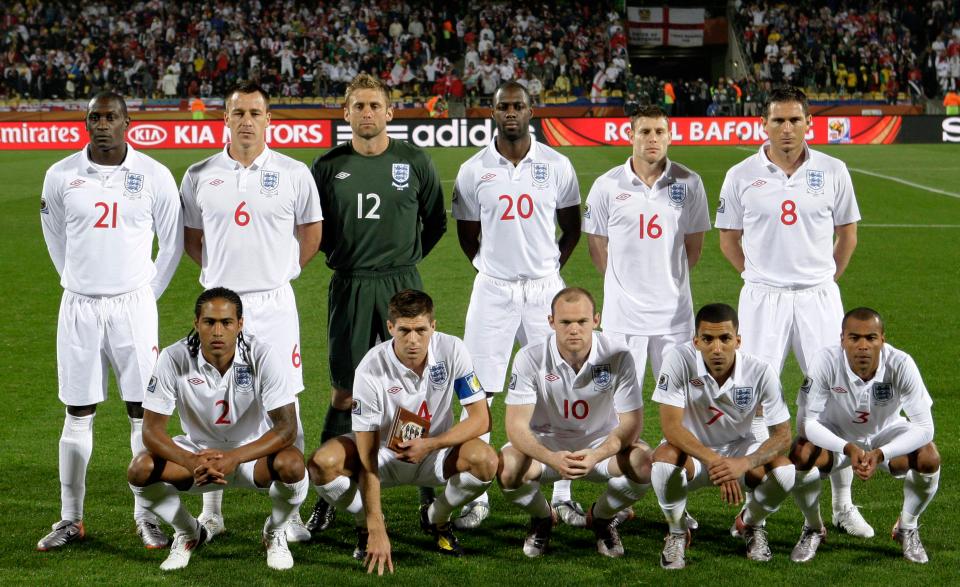  Aaron Lennon with the rest of the England team