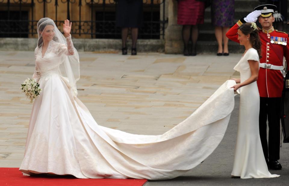  Pippa carries sister Kate's train in 2011