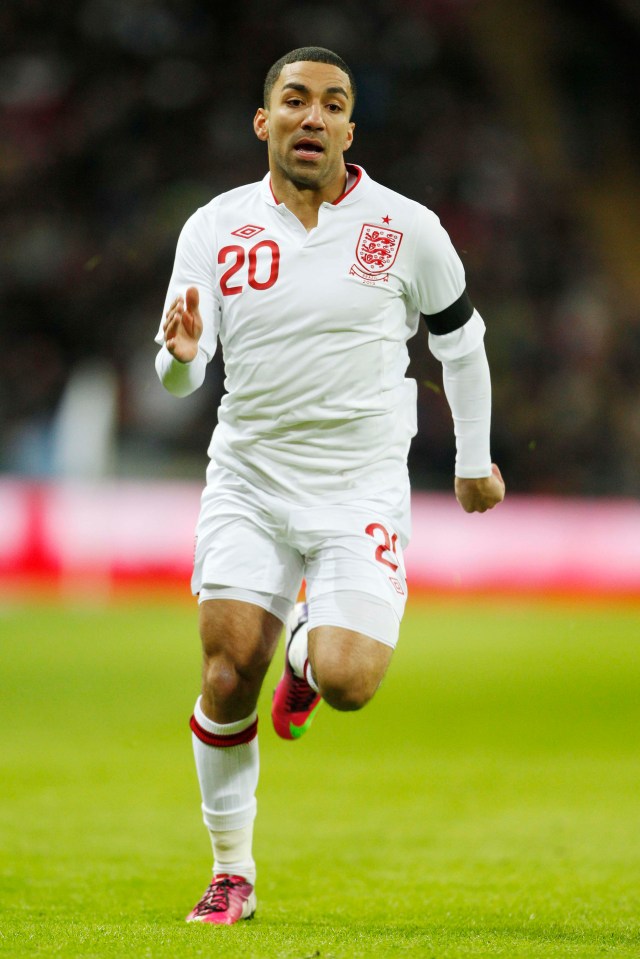 The sporting world has united around troubled England star Aaron Lennon