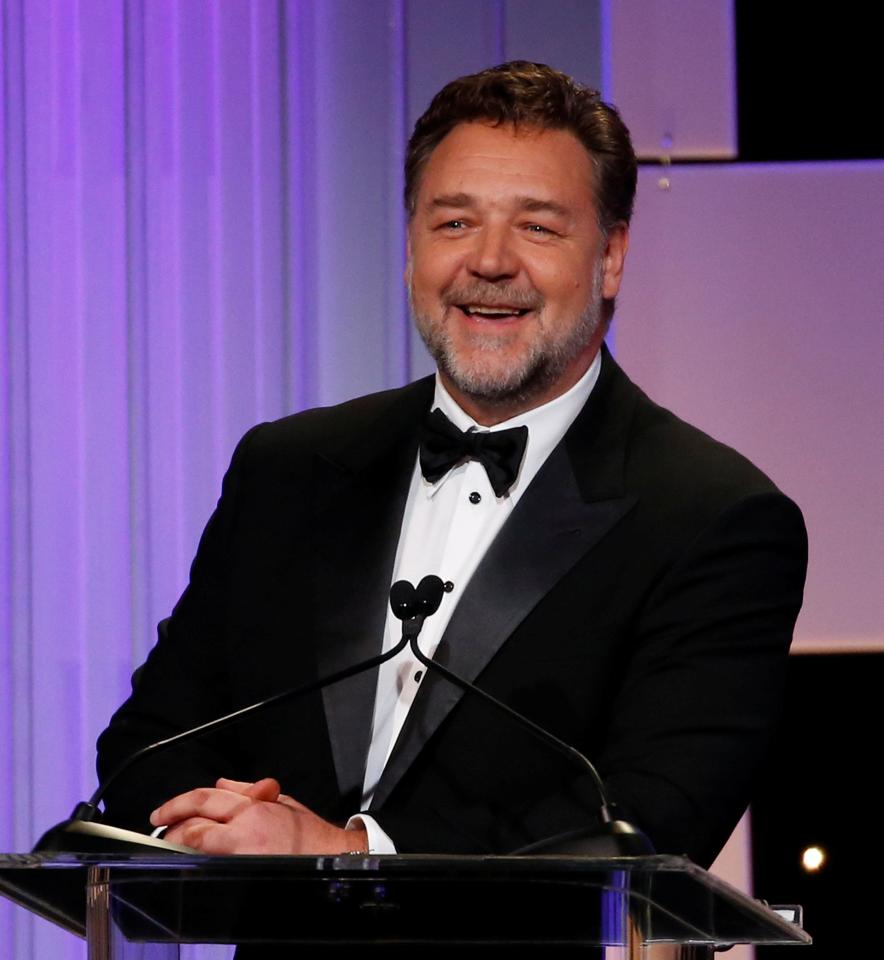  Russell Crowe says he introduced Ed Sheeran to a homemade alcoholic drink which avoids hangovers