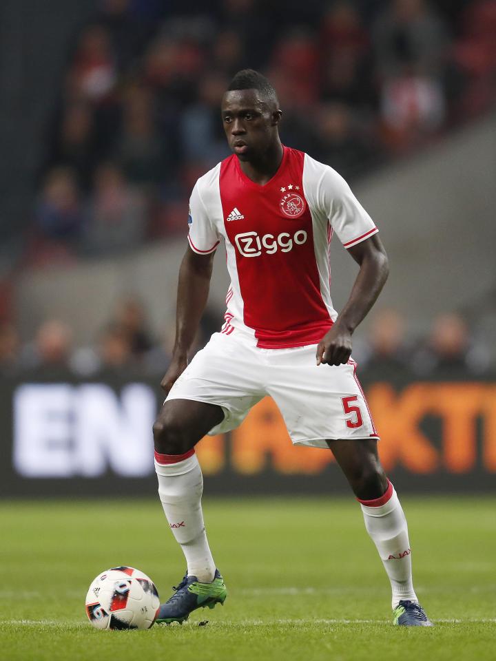  Chelsea are set to battle Barcelona for the signature of Ajax's Davinson Sanchez