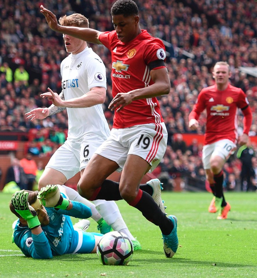  Marcus Rashford on the prowl in the Swansea danger zone