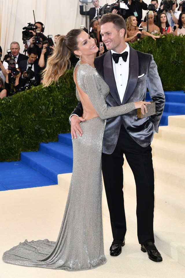 Gisele giggled as Tom cheekily grbbed her bum