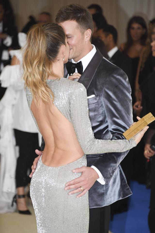  Tom and Gisele couldn't keep their hands off each other