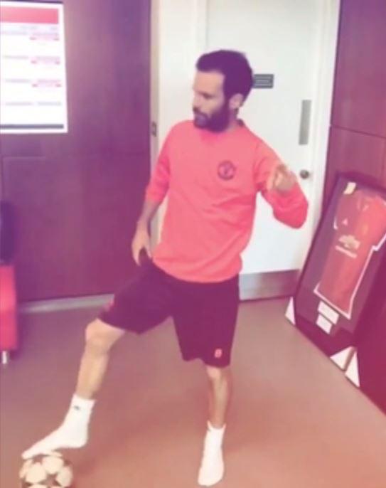  Eric Bailly uploaded a video of Juan Mata dancing to his Instagram