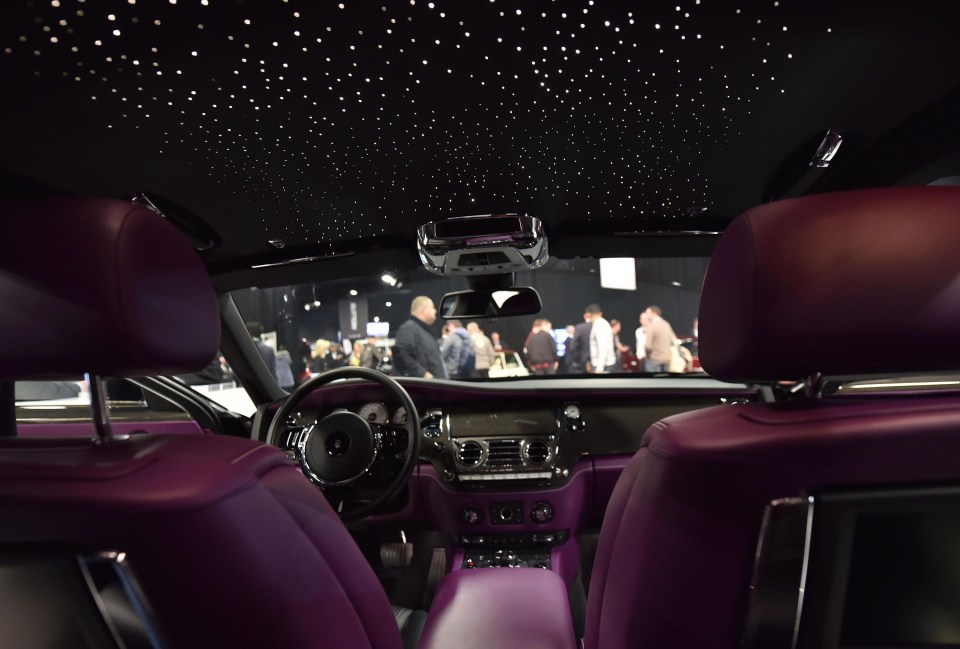 Rolls Royce Ghost Black Edition has incredible starlit roof inside