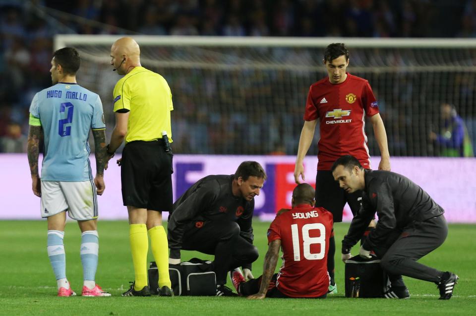  Ashley Young is set to miss the rest of Manchester United's season