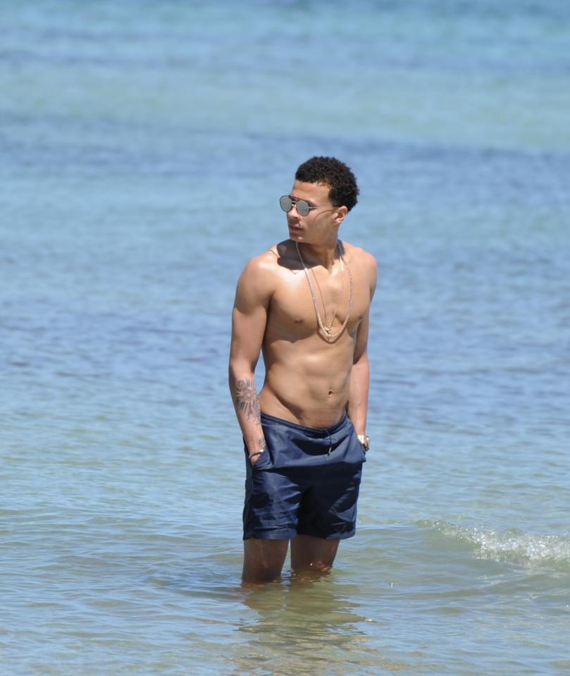  Alli certainly cut a relaxed figure as he enjoyed the Spanish sun