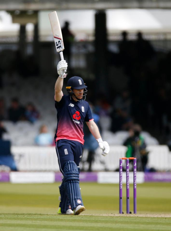  Eoin Morgan notched his half-century, eventually falling for a team-high 76