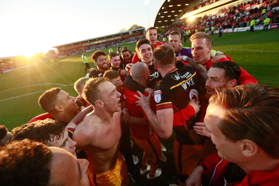 Bradford played out a goalless draw to progress to the League One play-off final