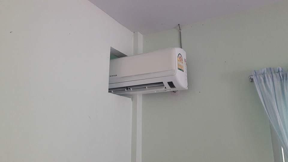 A hotel guest was shocked to find he would be sharing his cooling mechanism with the room next to him recently 