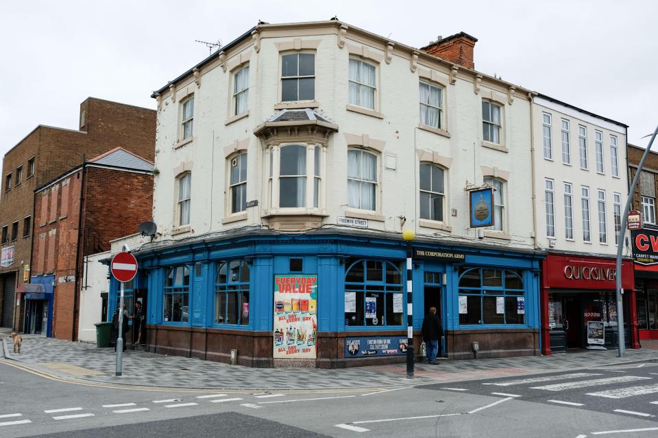  Collins met the youngsters in the Corporation Arms in Grimsby, Lincs