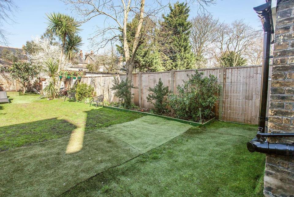  The home has a private garden and is minutes from Greenwich Park and has great transport links