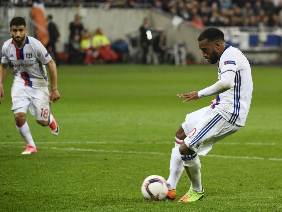  Alexandre Lacazette scored from the spot