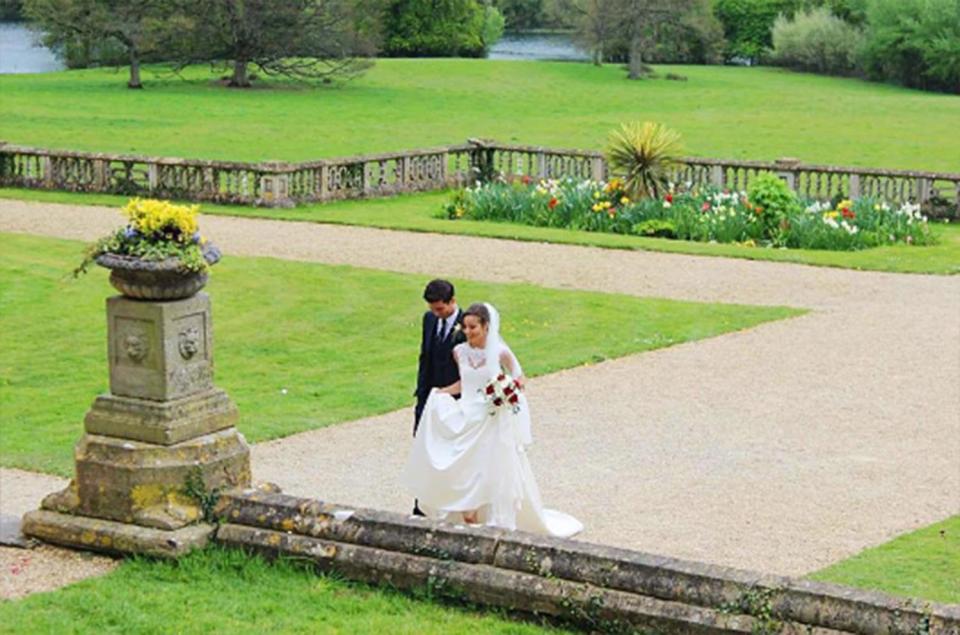  Robyn stunned in a white lace gown in the Somerset ceremony