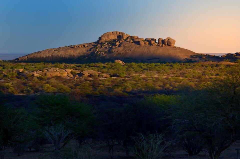  The desert at night is a breath-taking scene that will blow you away