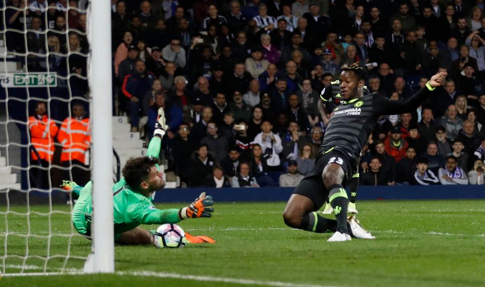  Michy Batshuayi scores to clinch the title for Chelsea