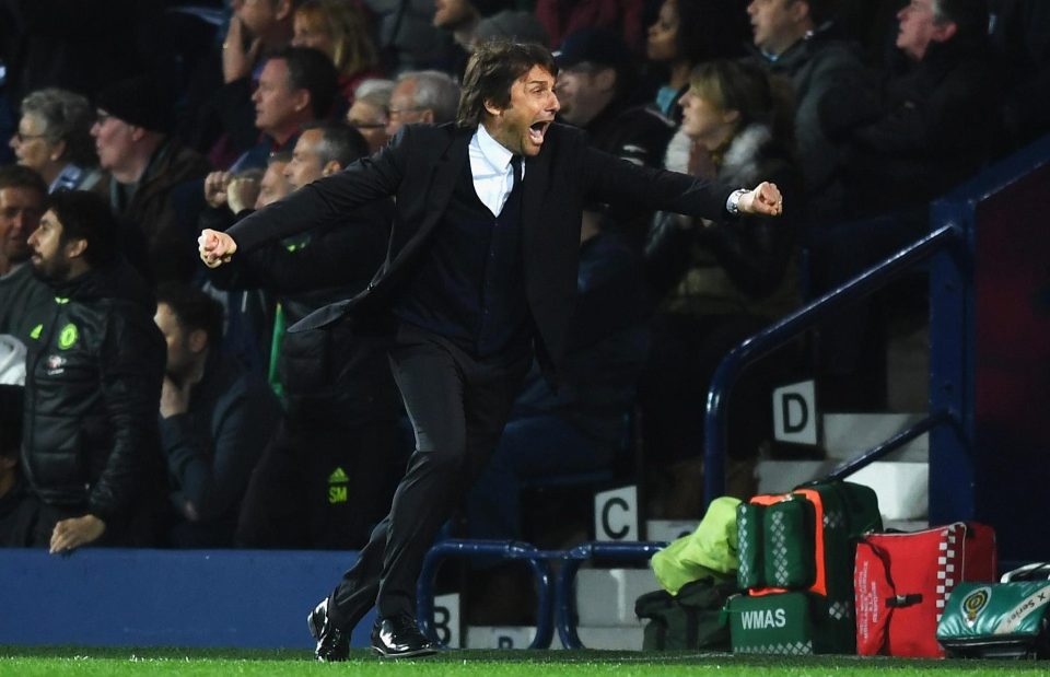  Chelsea manager Antonio Conte celebrates Michy Batshuayi scoring a late winner