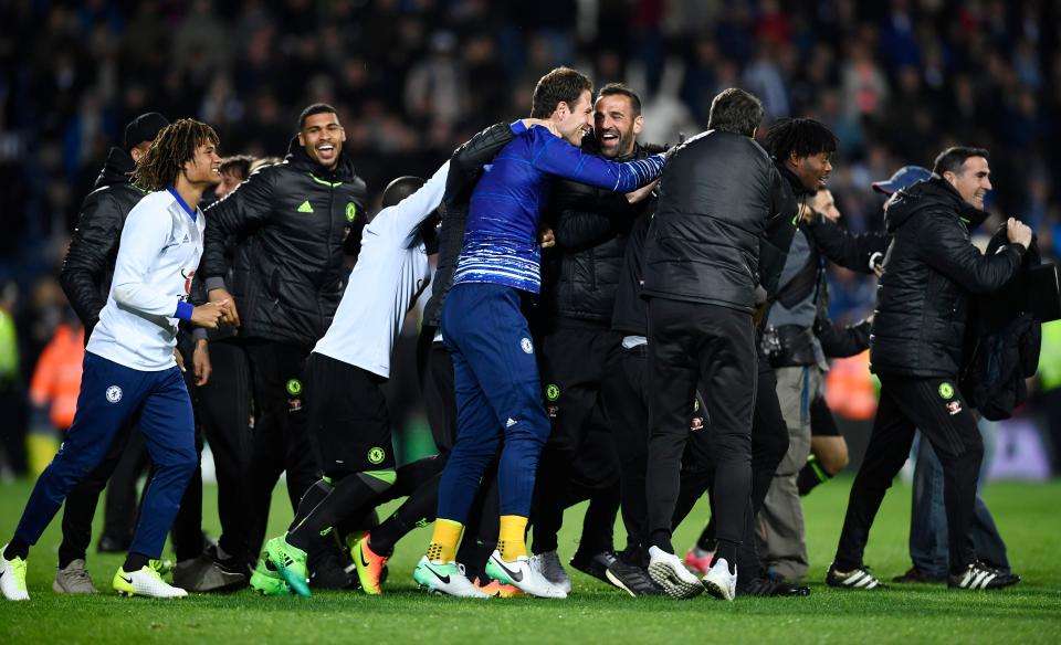  Chelsea's bench jump for joy upon hearing the full-time whistle