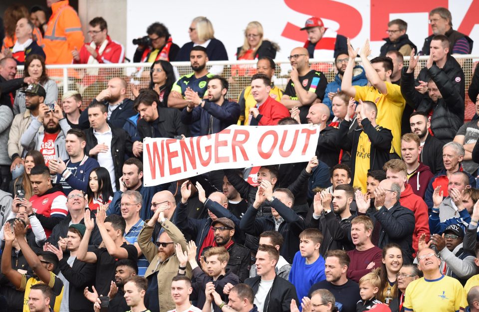  Despite the dominant performance of their team, Arsenal fans were still keen to show their feelings towards boss Arsene Wenger