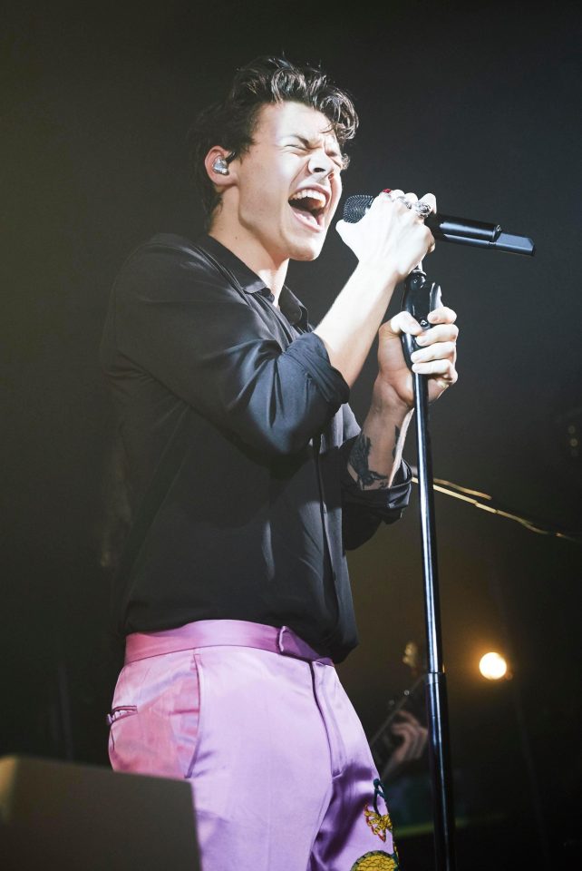  Harry belts out his new material