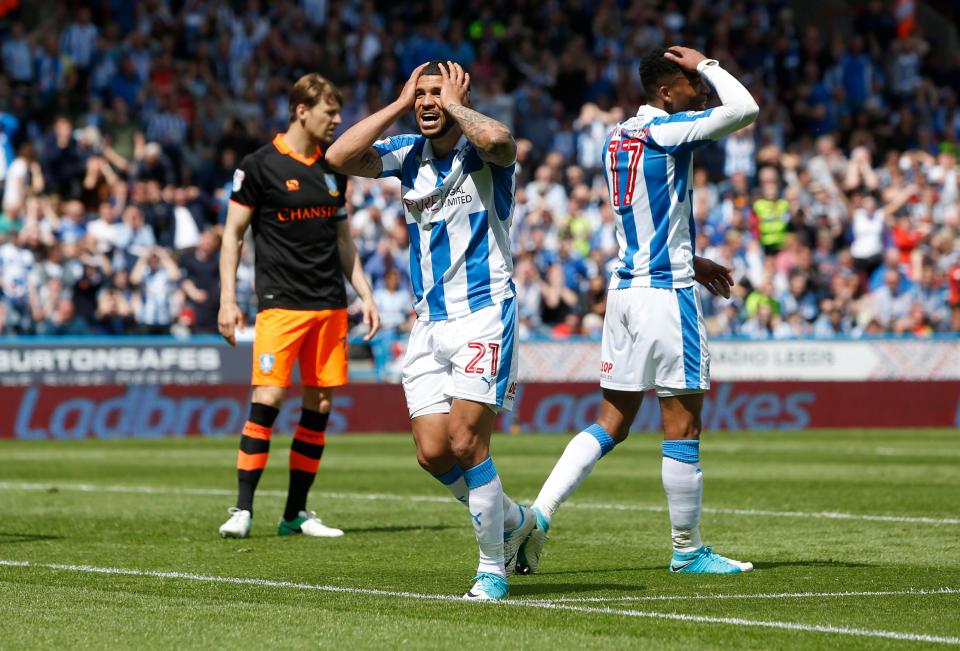  Nakhi Wells wasted a great chance to grab a goal for Huddersfield against Sheffield Wednesday